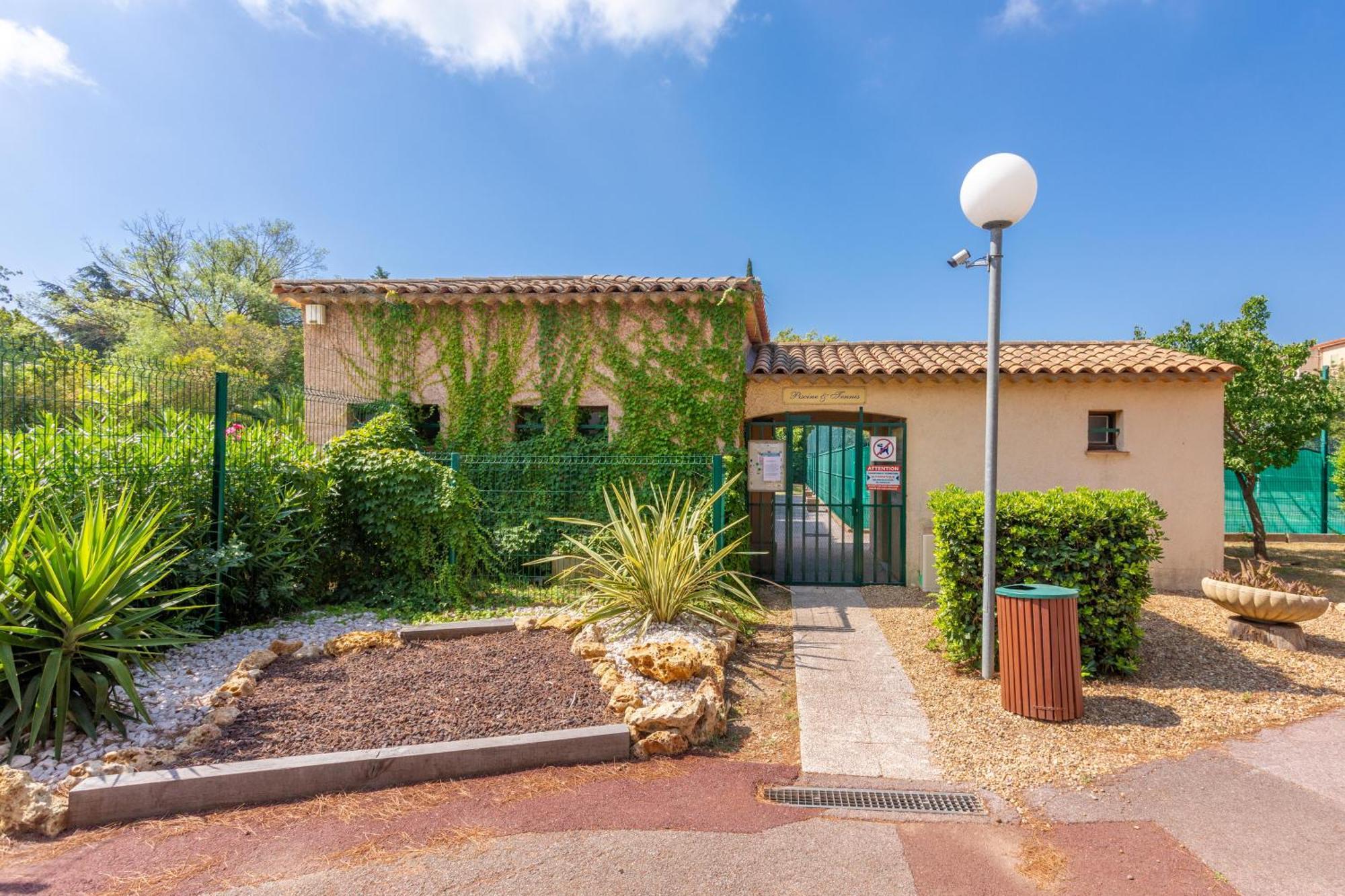 Ferienwohnung Joli 32M² Piscine Parking Wifi Fréjus Exterior foto